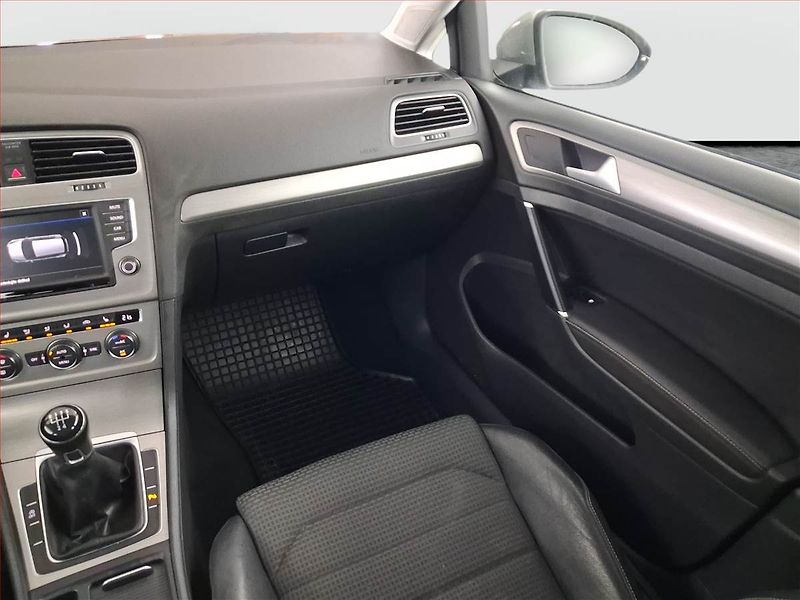 Volkswagen Golf (2017) 1.6 TDI, Serv.kniha, Kůže - fotka 8 z 18