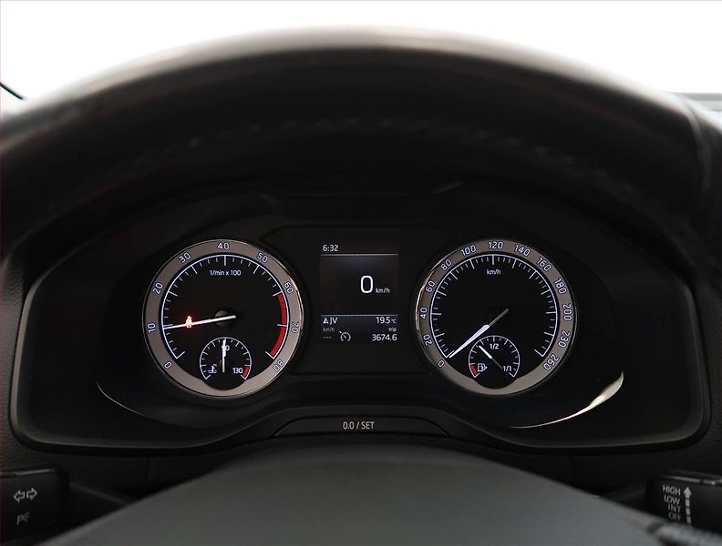 Škoda Karoq (2018) Ambition Plus 1.0 TSI - fotka 11 z 23