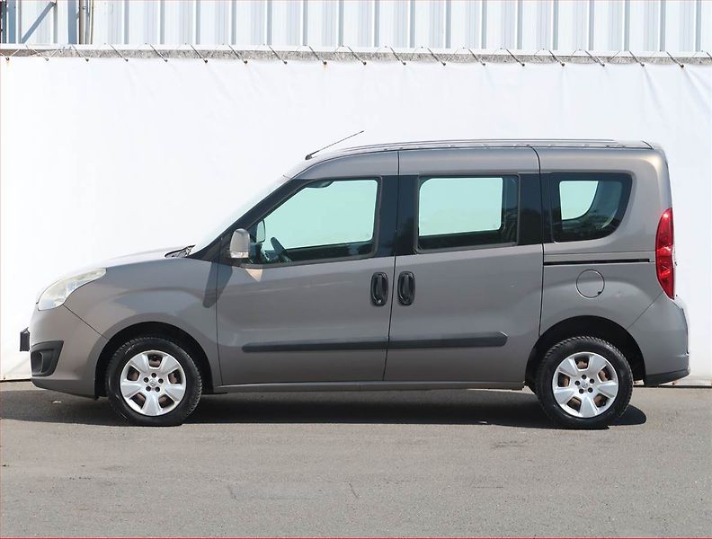 Opel Combo (2013) 1.6 CDTI, 5Míst, ČR - fotka 3 z 16