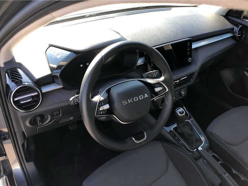 Škoda Fabia 1.0 MPi SELECTION - fotka 5 z 29