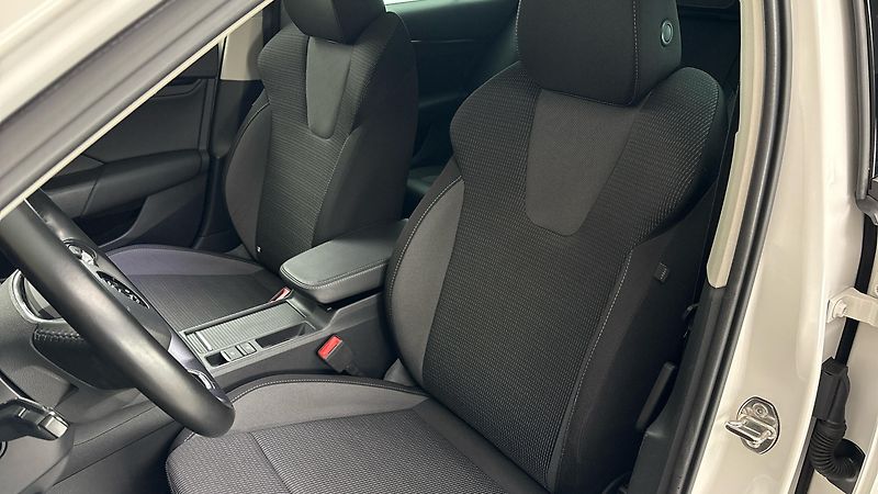 Škoda Octavia 2.0 TDI Ambition Combi - fotka 15 z 24