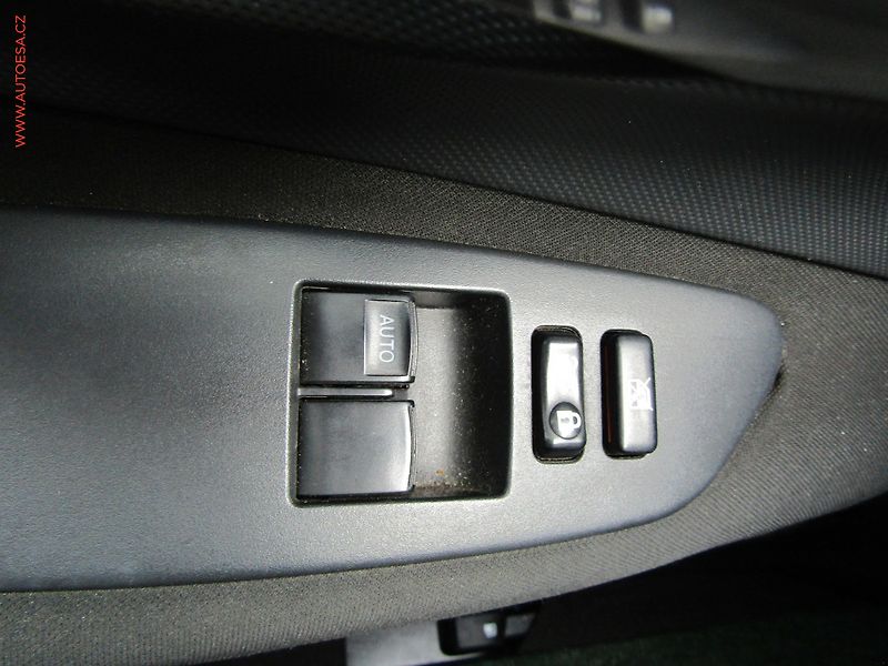Toyota Auris (2009) 1.3 VVT-i, ČR, AC, STK8/27 - fotka 12 z 14