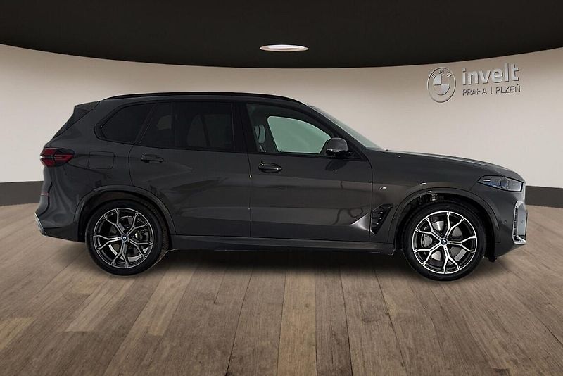 BMW X5 xDrive50e - fotka 2 z 27