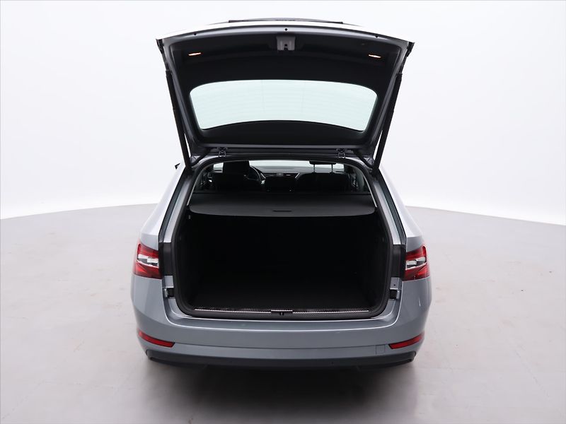 Škoda Superb 1,5 TSI 110kW CZ Xenon Navi - fotka 9 z 29