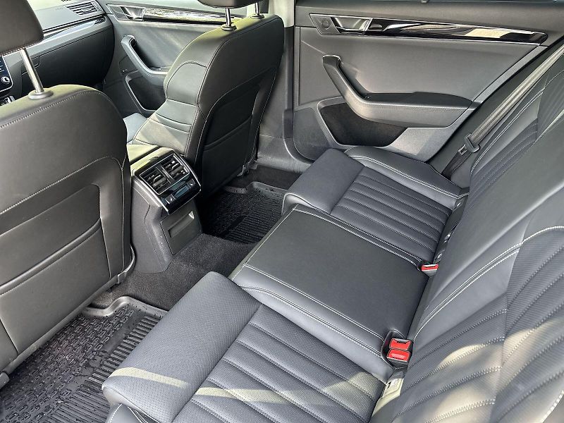 Škoda Superb (2023) Combi 2.0 TDI DSG L&K - fotka 8 z 33