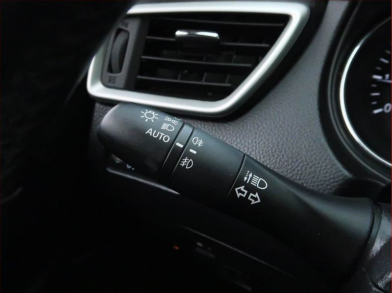 Nissan Qashqai (2015) 1.2 DIG-T, Automat, ČR,1.maj - fotka 16 z 28