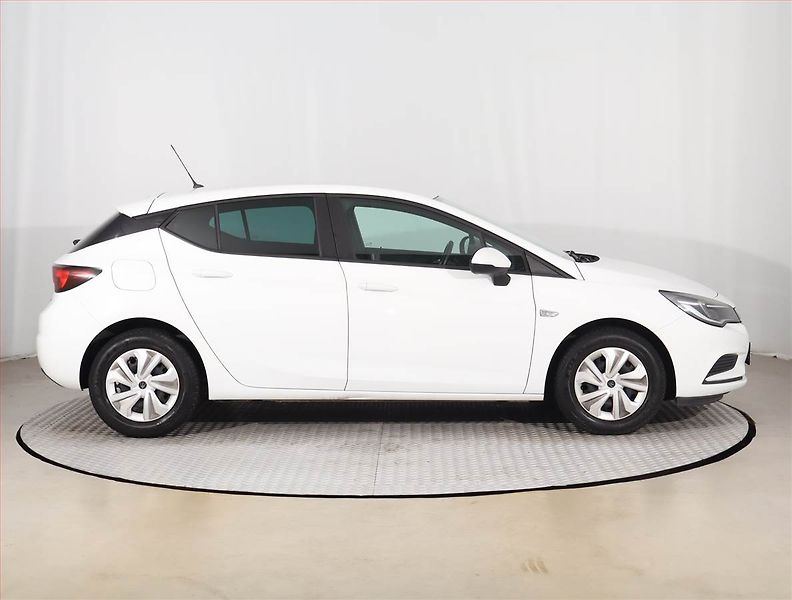 Opel Astra (2016) 1.4 16V, Serv.kniha, Tempomat - fotka 6 z 15