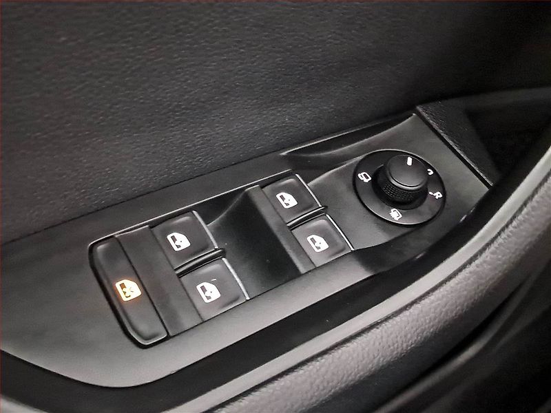 Škoda Superb (2016) 2.0 TDI, Navi, Bi-Xenony - fotka 16 z 18