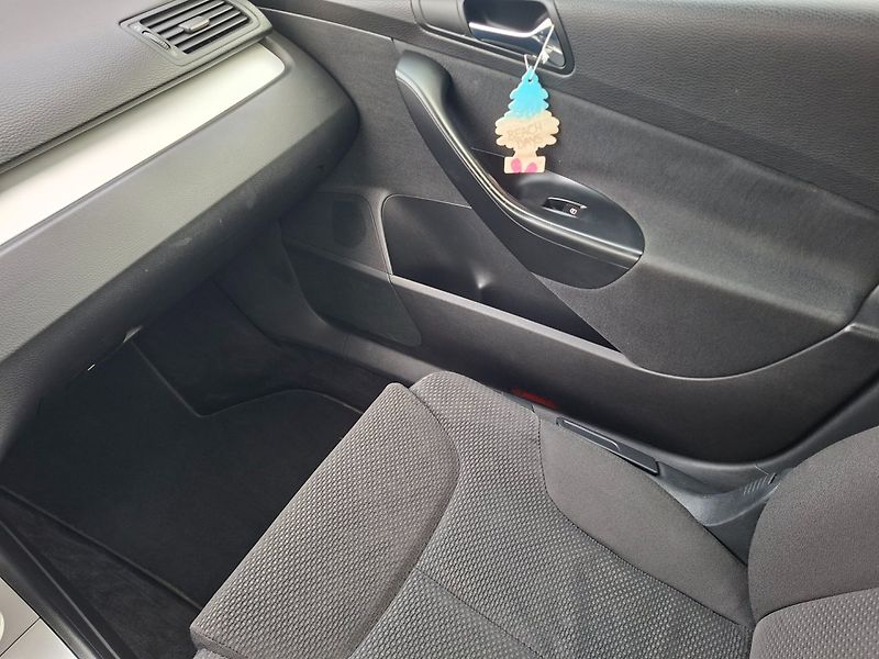 Volkswagen Passat (2007) 2.0TDI 103kW 6M -KAMERA-T.ZAŘ. - fotka 13 z 28