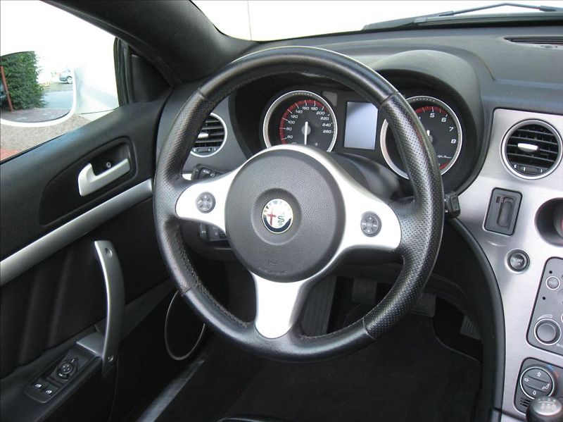 Alfa Romeo Spider 2,2 JTS 185PS  Exclusive - fotka 24 z 46