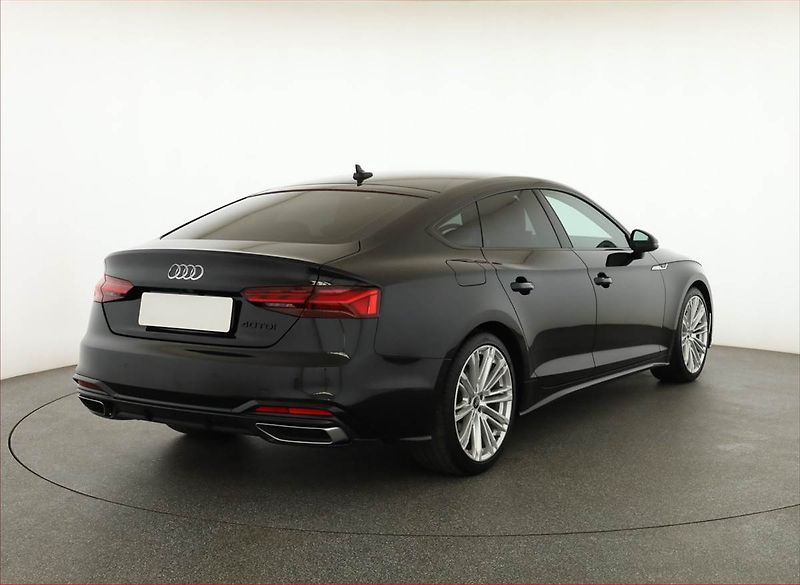 Audi A5 (2022) S-Line 40 TDI - fotka 5 z 19