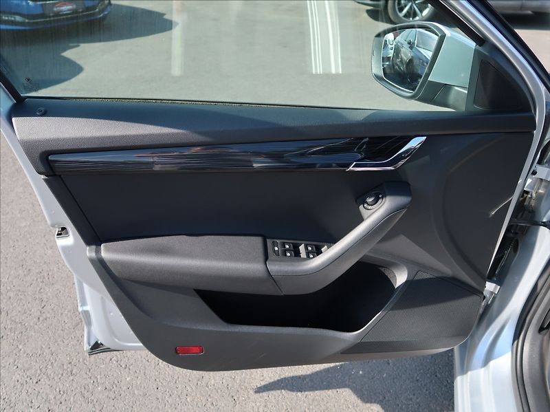 Škoda Octavia 1,6 TDi,85kW,Style,ČR,serv.kn. - fotka 19 z 28