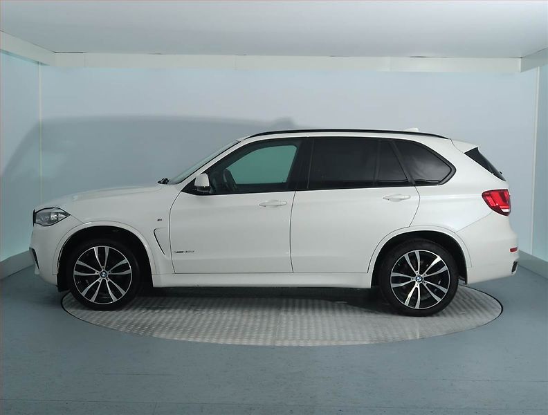 BMW X5 (2018) xDrive40d - fotka 3 z 14