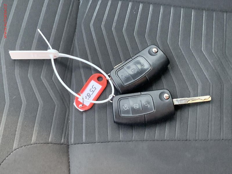 Ford Fiesta (2012) 1.0 EB, AC, park.asist - fotka 19 z 19