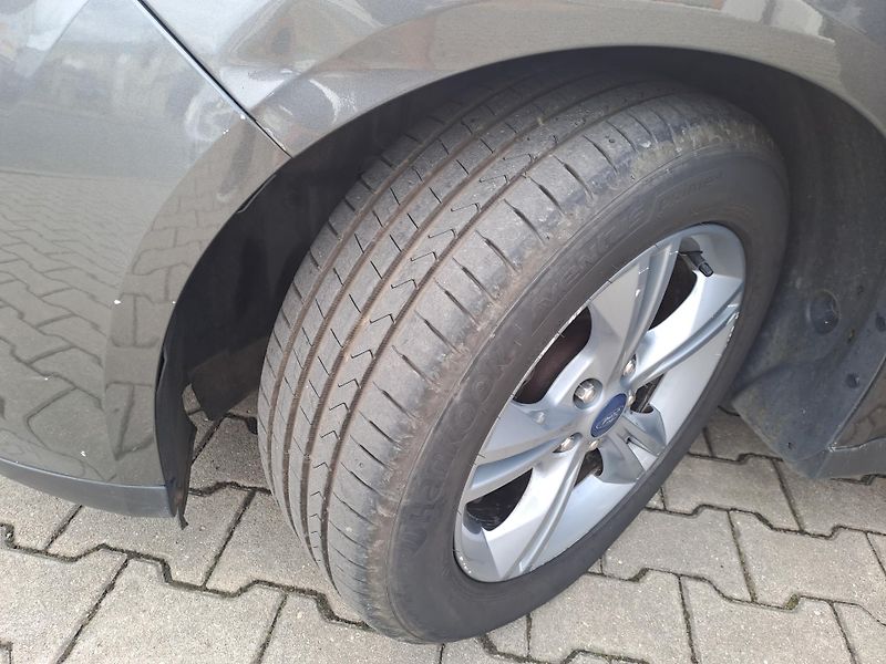 Ford Grand C-MAX (2017) 1,0 EB 92kW TITANIUM TAŽNÉ  - fotka 23 z 25