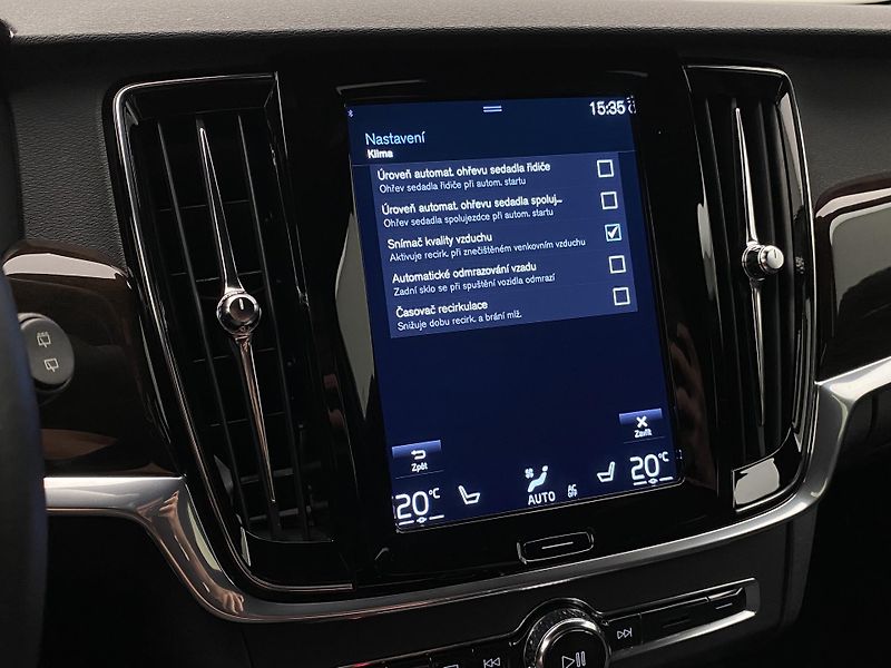 Volvo V90 D4 MOMENTUM AUT - fotka 38 z 39