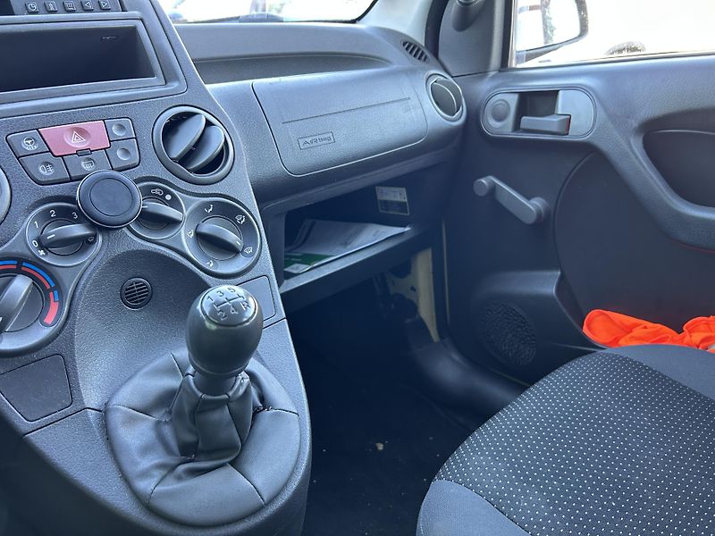 Fiat Panda (2009) 1.1i 40 KW naj.111 tis km - fotka 20 z 20