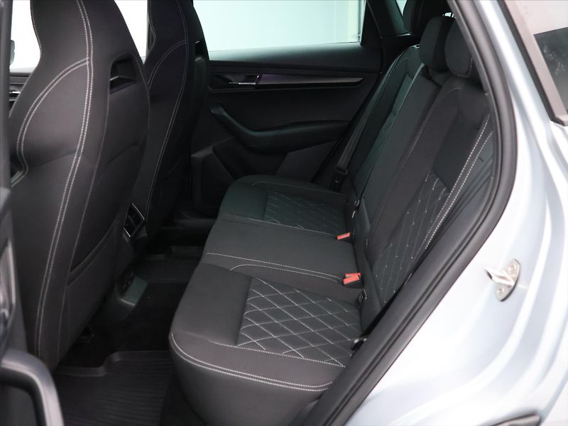 Škoda Karoq 2,0 TDI DSG 4x4 Sportline DPH - fotka 13 z 32