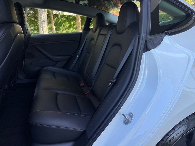 Tesla Model 3 Performance 82 kWh - fotka 8 z 37