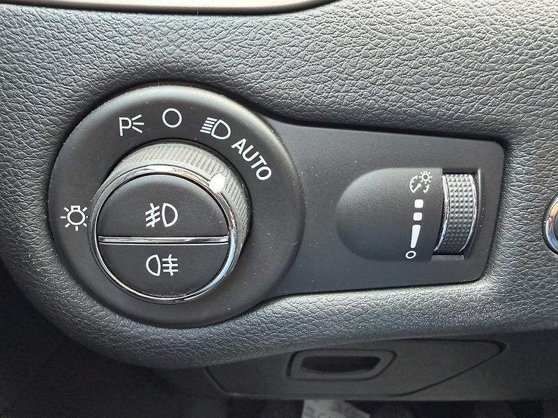 Jeep Cherokee 2.0 M-JET 4X4 LIMITED NAV KŮŽE - fotka 16 z 43