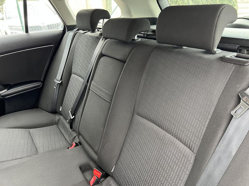 Toyota Avensis SOL 1.8 VVT-i NAVI KLIMA ALU - fotka 30 z 45