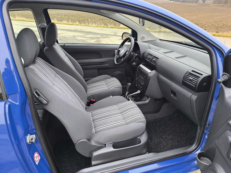 Volkswagen Fox (2006) 1.2 DOLOŽENÉ KM, 1.MAJITEL - fotka 14 z 20