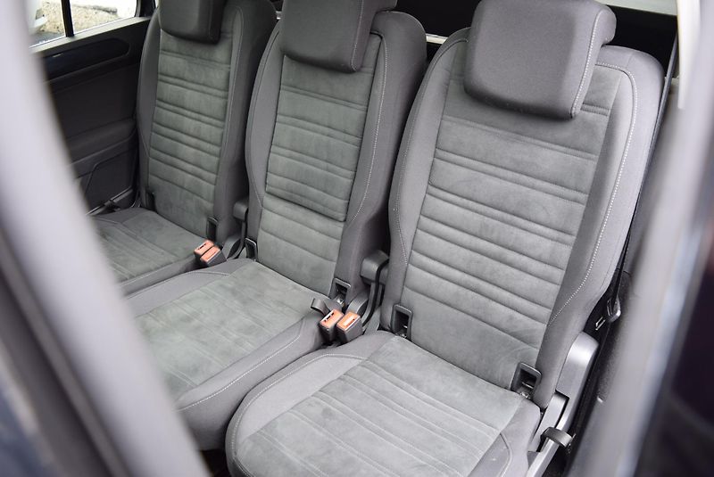Volkswagen Touran (2018) 1.4TSI 110kw HIGHLINE TAŽ LED - fotka 19 z 50