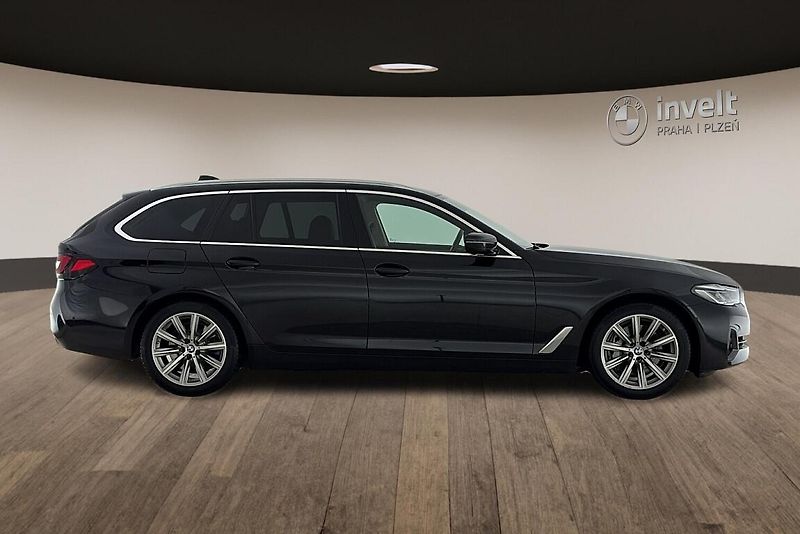BMW Řada 5 530d xDrive - fotka 2 z 15