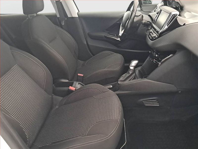 Peugeot 208 (2015) 1.6 BlueHDi, Serv.kniha, Navi - fotka 9 z 19