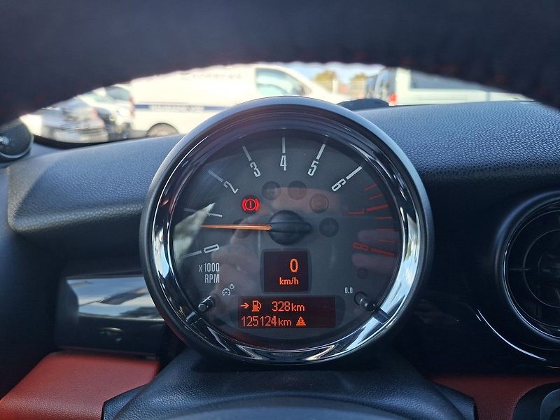 Mini Cooper JOHN WORKS 1,6i 155kW M6 - fotka 16 z 23