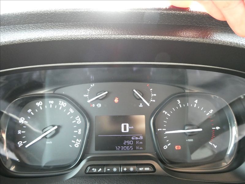 Peugeot Expert 1,5 HDi 1.MAJ.,LONG,9.míst,DPH - fotka 33 z 44