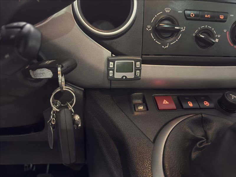 Citroën Berlingo 1,6   i MULTISPACE WEBASTO - fotka 13 z 29
