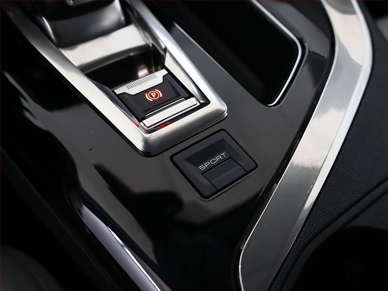 Peugeot 3008 (2017) 1.6 BlueHDi, Automat - fotka 17 z 19