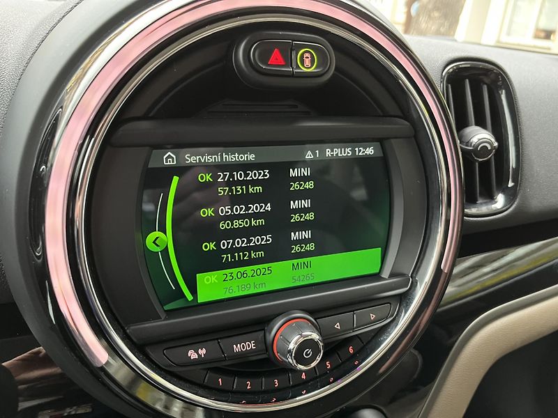 Mini Countryman (2019) COOPER SE ALL4 - fotka 31 z 37