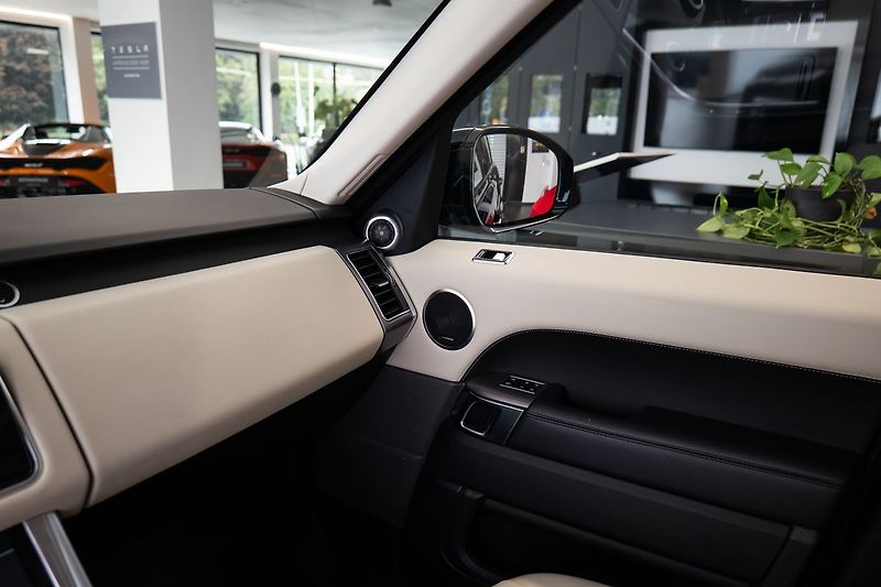 Land Rover Range Rover Sport D250 HSE Meridian - fotka 18 z 22