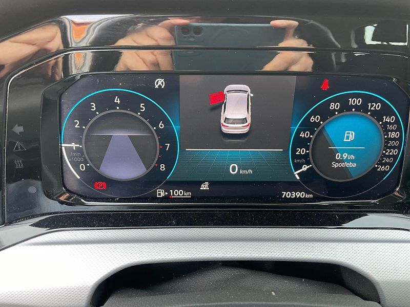 Volkswagen Golf VIII 1,0TSI - fotka 13 z 21