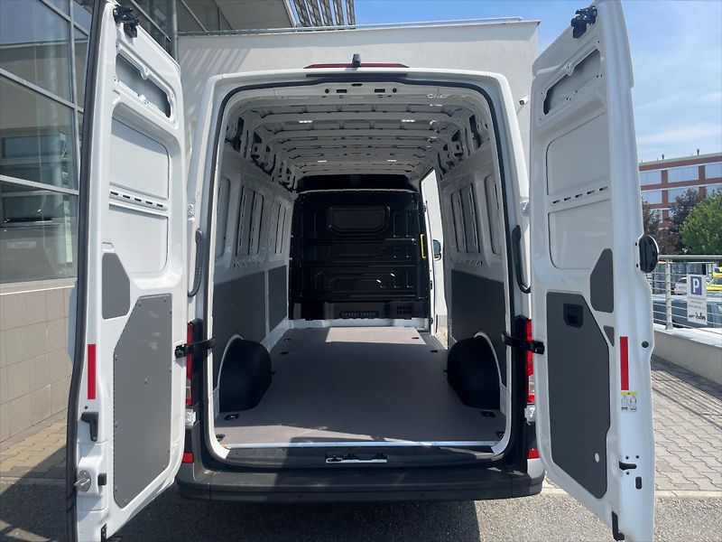 Volkswagen Crafter 35 130kW 8AU FWD DR - fotka 23 z 27