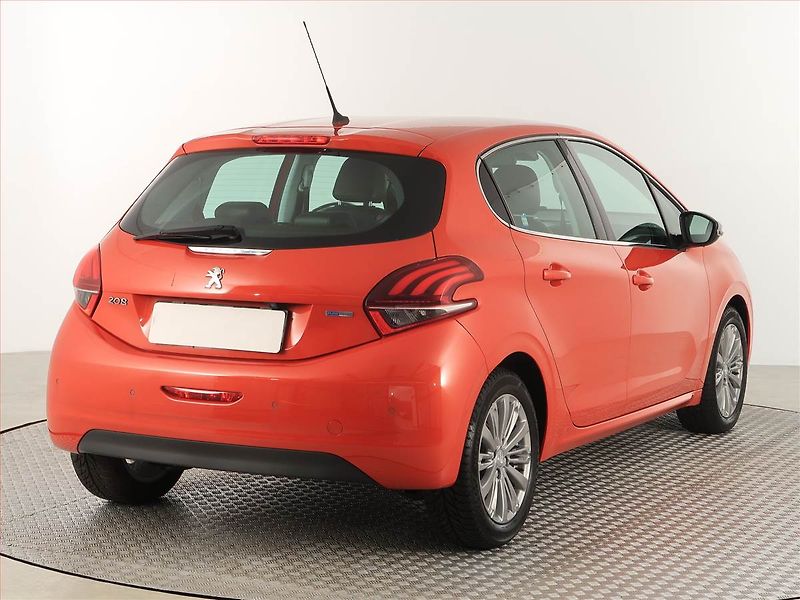Peugeot 208 (2016) Style 1.2 PureTech, Navi - fotka 5 z 17