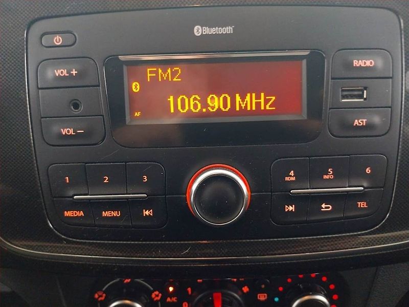 Dacia Logan (2018) 1.0 SCe, ČR,1.maj, Serv.kniha - fotka 13 z 16