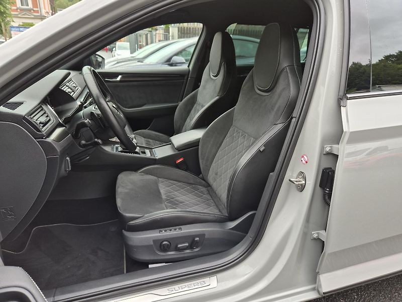 Škoda Superb Combi SPORTLINE 147kw DSG 19AL - fotka 42 z 49