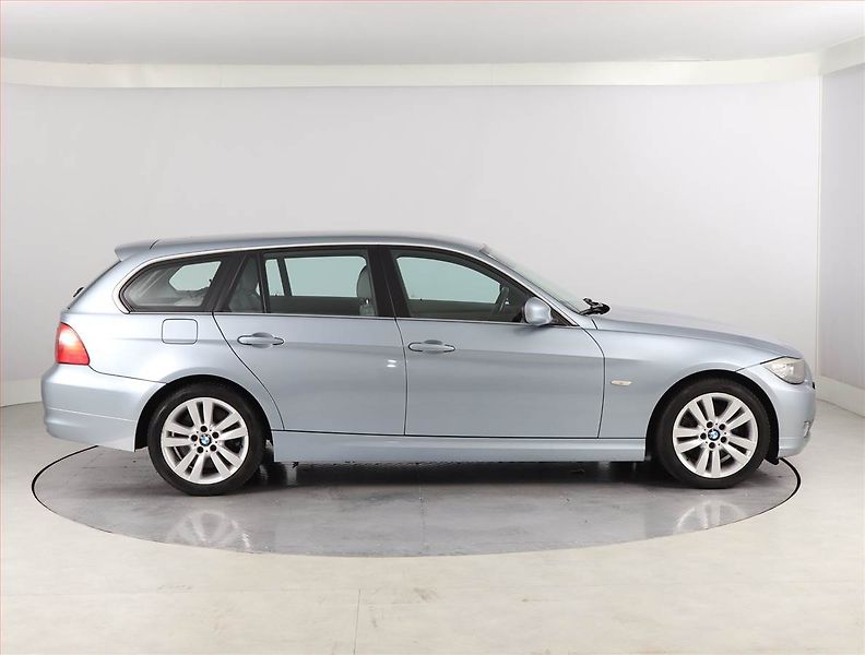 BMW Řada 3 (2011) 330 d xDrive, 4X4, Automat - fotka 6 z 20