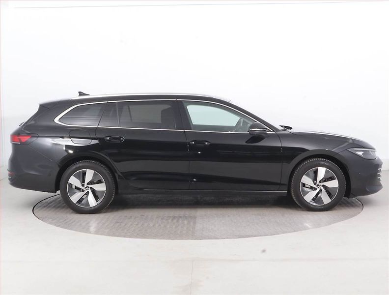 Volkswagen Passat (2024) Business 1.5 eTSI ACT - fotka 6 z 18