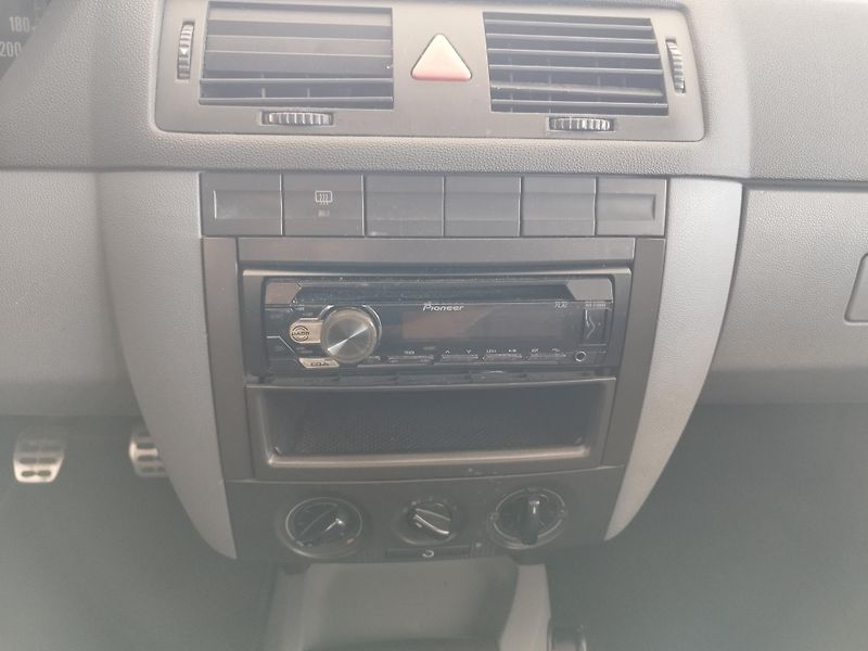 Škoda Fabia (2000) 1,4MPI,50KW,NOVÁ STK - fotka 17 z 19