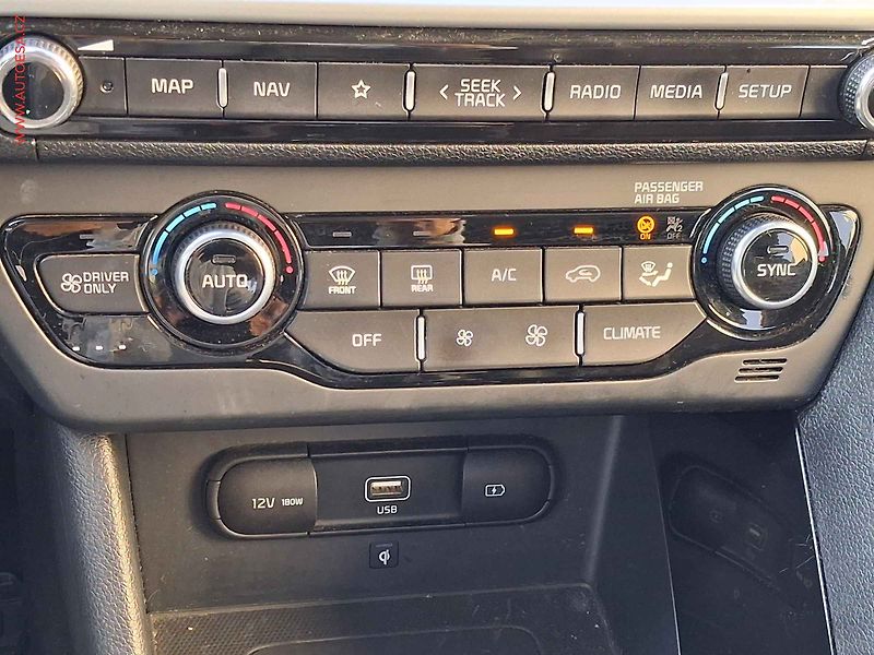 Kia Niro (2021) 1.6 GDi, 1.maj,ČR, Exclusive - fotka 16 z 18