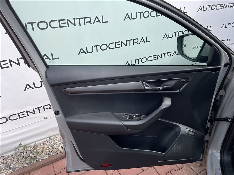 Škoda Karoq 2,0 2,0TDi,110kW,STYLE.,4x4,DS - fotka 29 z 35