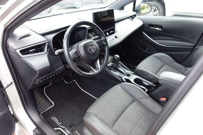 Toyota Corolla 2,0 HEV Style TS - fotka 11 z 33