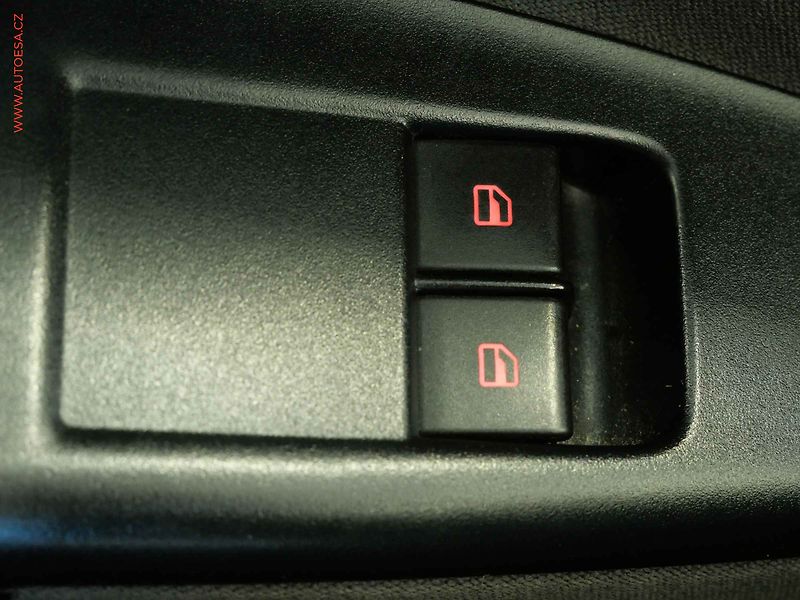 Volkswagen Polo (2008) 1.4MPI, AC - fotka 14 z 17