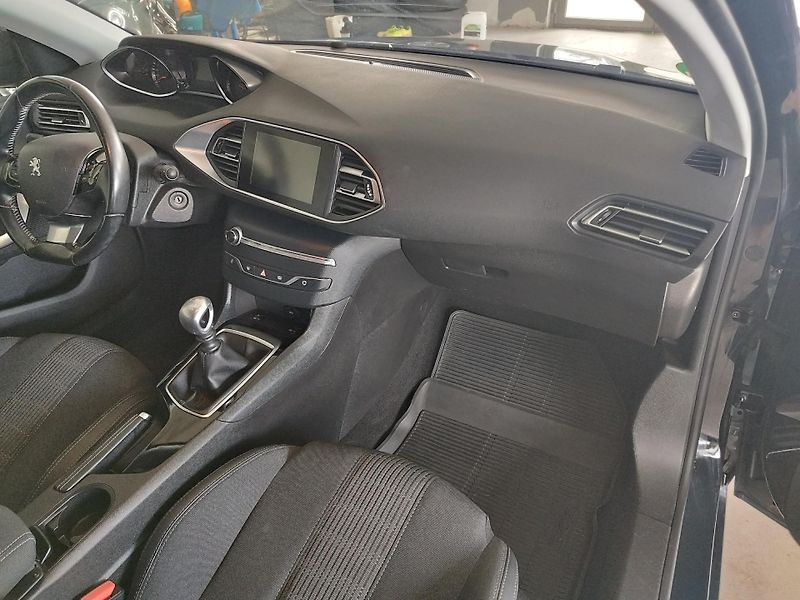 Peugeot 308 (2018) 1,2I,81KW,1.ROK ZÁRUKA,NAJ.54t - fotka 17 z 36