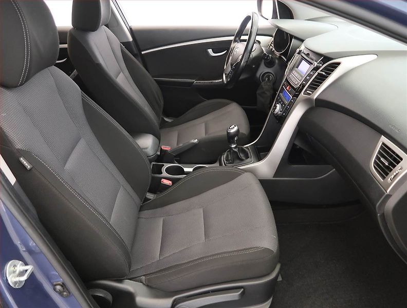 Hyundai i30 (2015) 1.6 MPI, ČR,1.maj, Tempomat - fotka 9 z 18