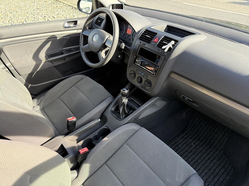 Volkswagen Golf 1.6 FSI ALU - fotka 10 z 13